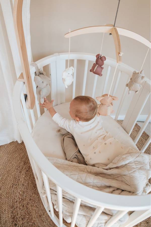 Giostrina in legno con giochini a maglia di Bambù Animal Friends - Bamboom