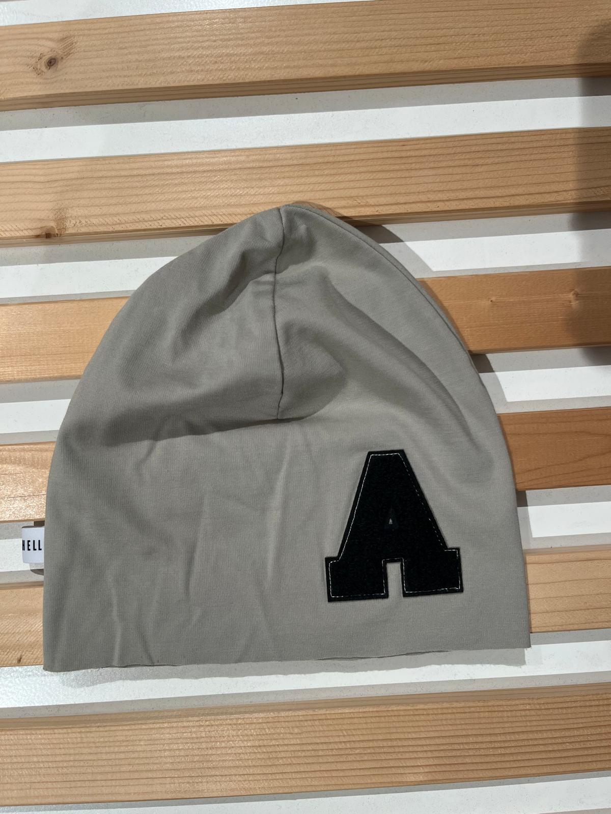 Cappellino in cotone beige INIZIALE NERA a scelta - Hello